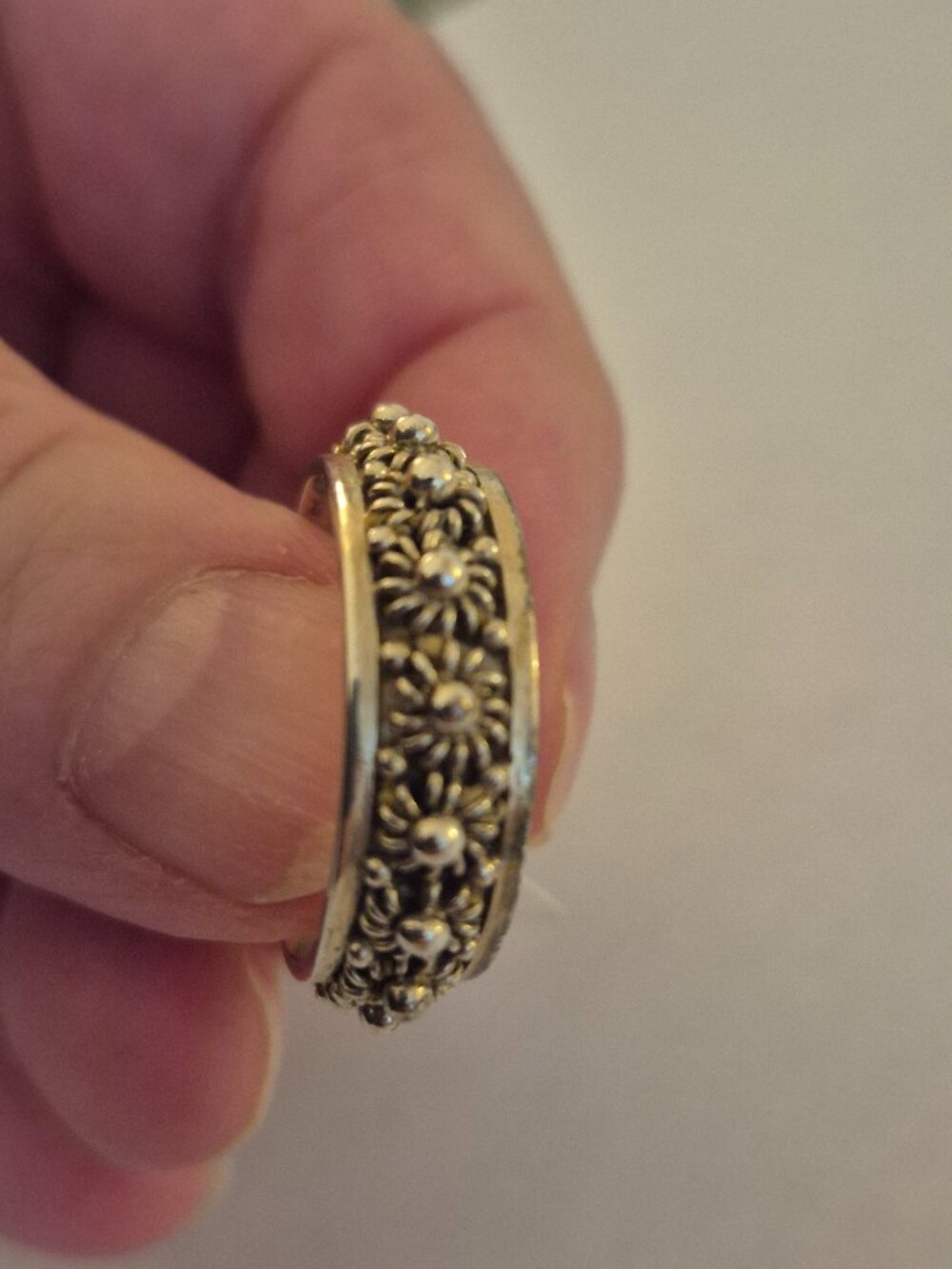 Sterling Silver MRO Raised Daisy Floral Statement Band - Size 10 (5.71g)